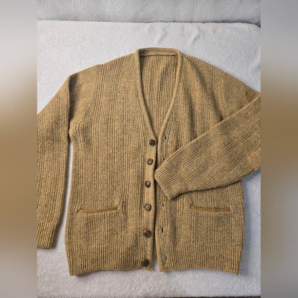 Vintage Old Money Country Club Knit CardiganCrest Button Prep Sweater